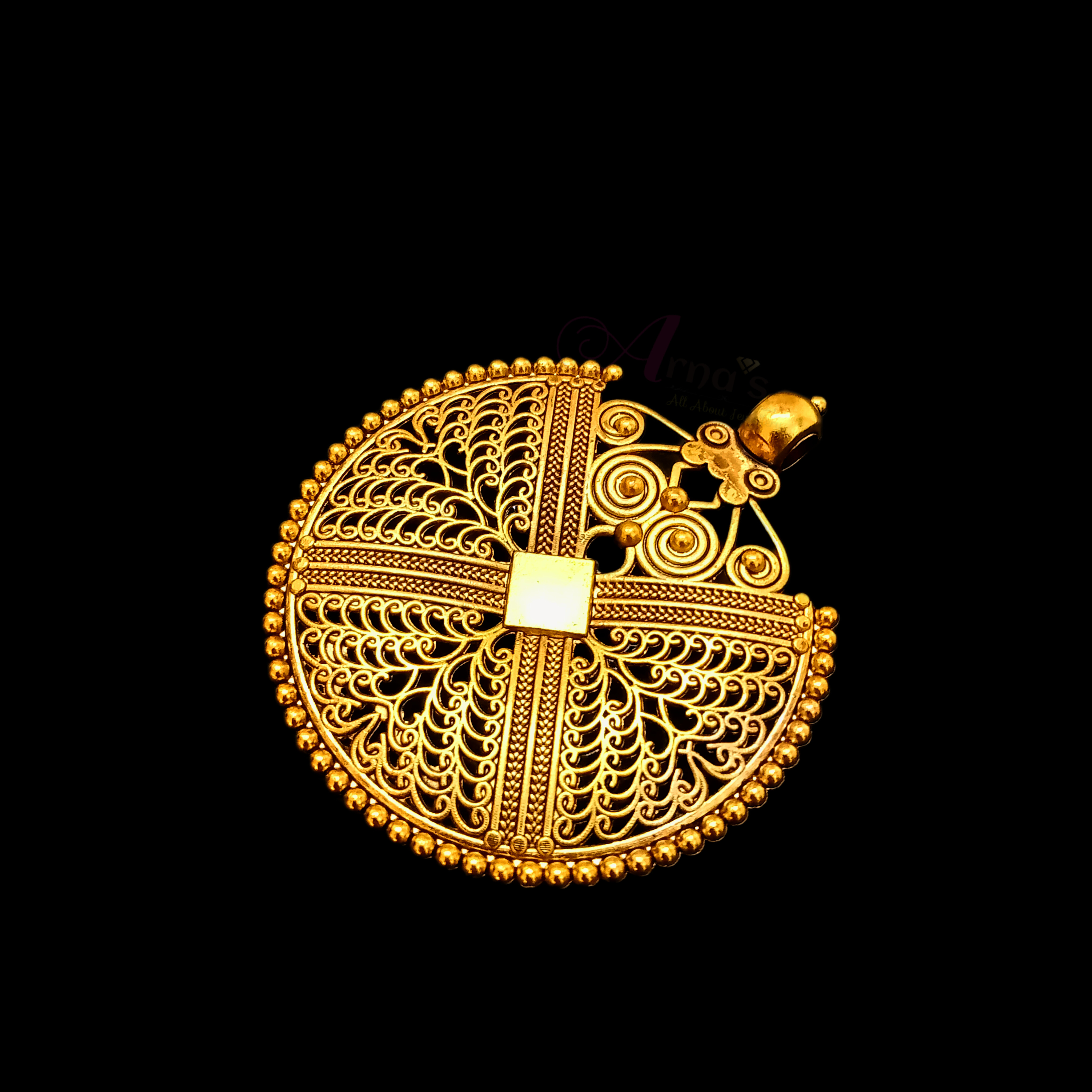 OXIG0084- 1 PC PACK OF GOLDEN LARGE ROUND MOTIF GERMAN SILVER PENDANT