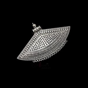 OXIS0164- 1 PC PACK OF SILVER GEOMETRIC MOTIF GERMAN SILVER PENDANT