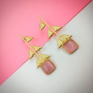 ARNAS 1 PAIR GOLDEN BRASS METAL WITH PINK MONALISA STONE EARRING