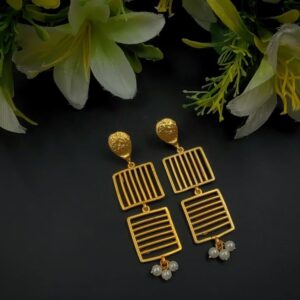 ARNAS 1 PAIR PACK OF GOLDEN BRASS METAL WITH LOOK ALIKE PEARL DESIGNER SQUARE MOTIVE EARRING